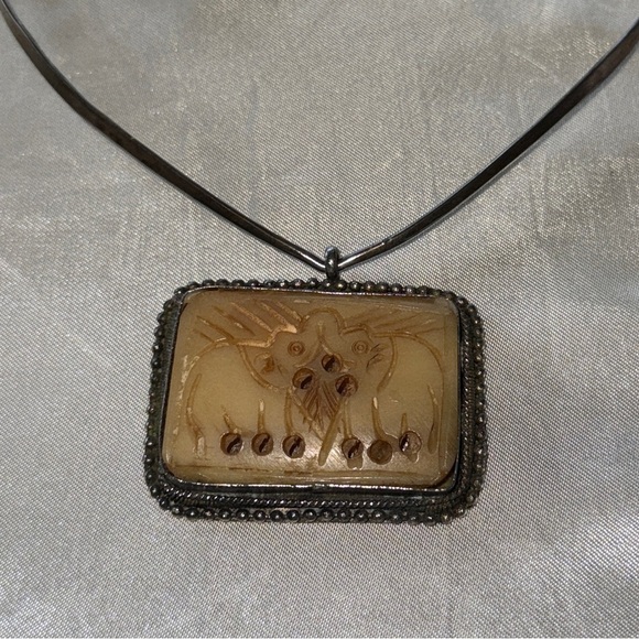 Boho Tribal Double Elephant Pendant Antique Silver Tone - Picture 3 of 11